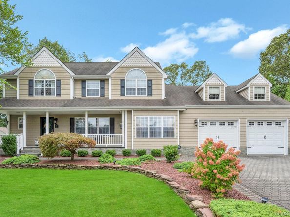 4 Vera Court, Centereach NY 11720