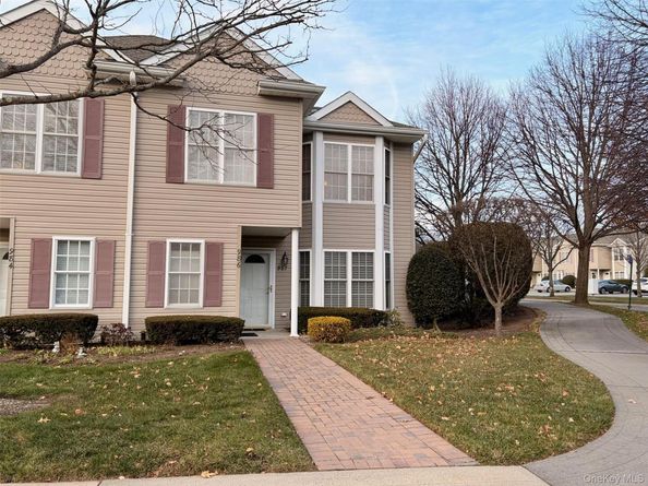 986 Madeira Boulevard, Melville NY 11747