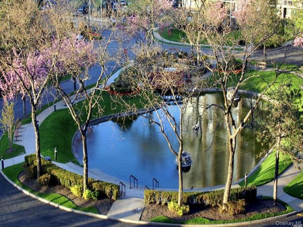 2 BAY CLUB Drive 17Z2, Bayside NY 11360