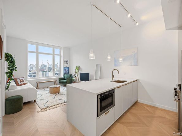 41st Avenue 29-18, Long Island City NY 11101