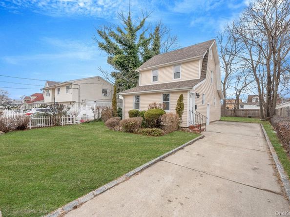 33 Willow Avenue, Freeport NY 11520