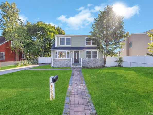 259 35th Street, Lindenhurst NY 11757