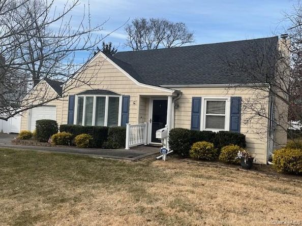 103 Foster Boulevard, Babylon NY 11702