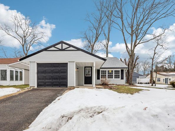 151 Laurance Lane, Ridge NY 11961