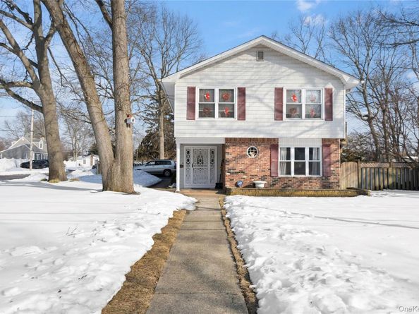 1093 Oakneck Road, Bay Shore NY 11706