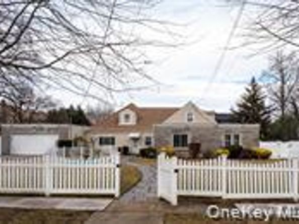 24 Whaley Street, Freeport NY 11520