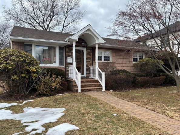 660 Hewlett Street, Franklin Square NY 11010