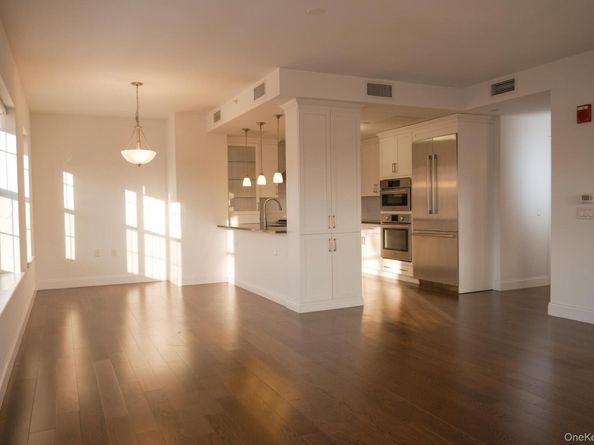 10 Byron Place 601, Larchmont NY 10538