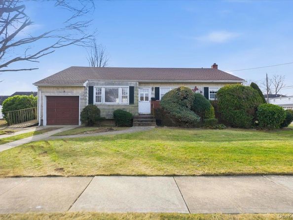 2 McLeod Street, Massapequa Park NY 11762