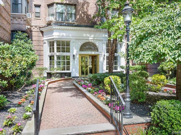 69-40 YELLOWSTONE Boulevard 108, Forest Hills NY 11375