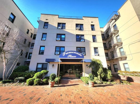 11 Wooleys Lane 2E, Great Neck NY 11023