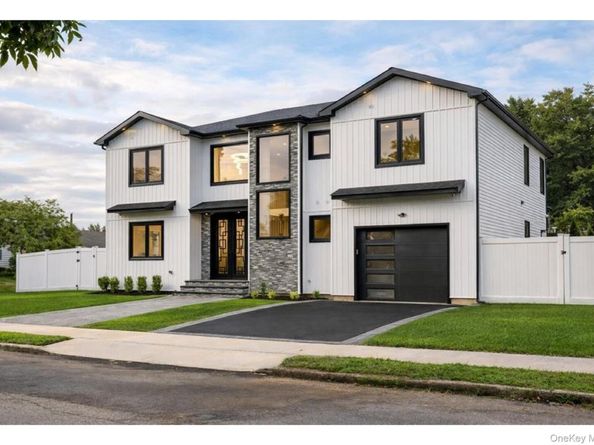 2 Radial Lane, Levittown NY 11756