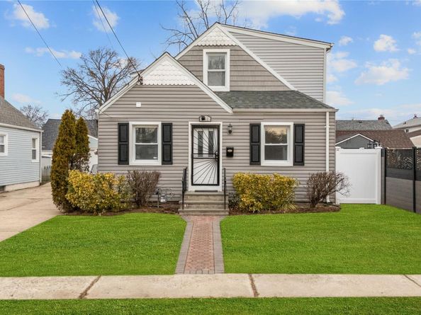 141 Booth Street, Hempstead NY 11550