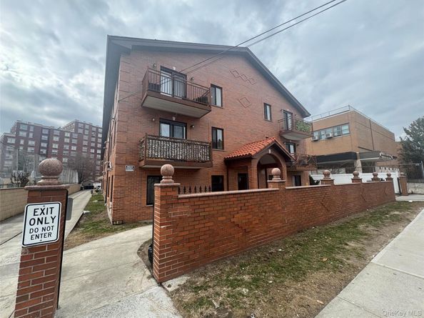 7548 Parsons Boulevard 2A, Fresh Meadows NY 11366