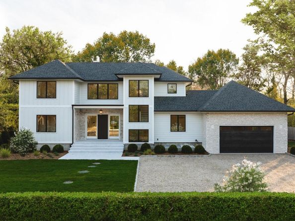 26 Pine Tree Road, Southampton NY 11968