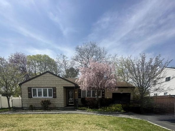 28 Glenda Drive, Deer Park NY 11729
