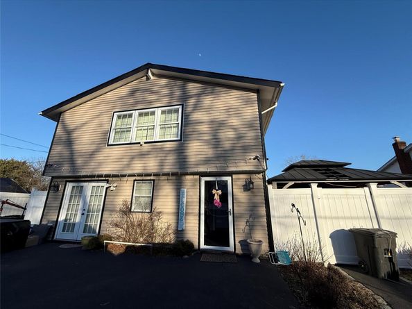 17 Hampton Road, Shirley NY 11967