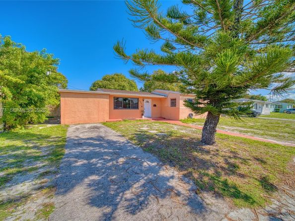 2451 NW 182nd Ter, Miami Gardens FL 33056
