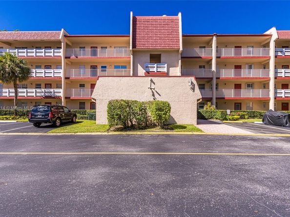 1005 Country Club Dr 307, Margate FL 33063