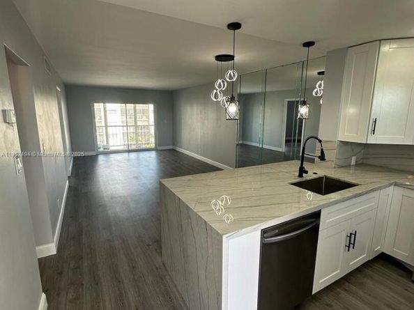 220 SW 9th Ave 406, Hallandale Beach FL 33009