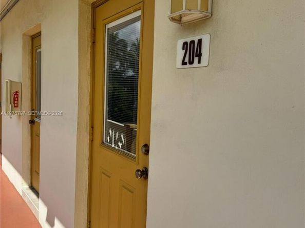 5121 W Oakland Park Blvd 204, Lauderdale Lakes FL 33313