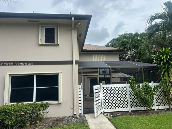 49 Essex Ct C, Royal Palm Beach FL 33411