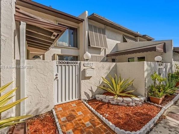 10927 SW 71st Ln, Miami FL 33173