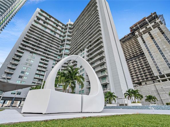 690 SW 1st Ct 1709, Miami FL 33130