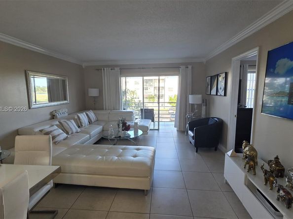 3050 E Sunrise Lakes Dr 302, Sunrise FL 33322