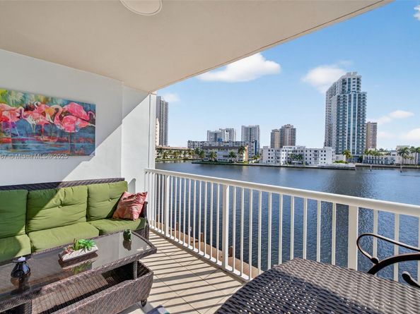 121 Golden Isles Dr 205, Hallandale Beach FL 33009