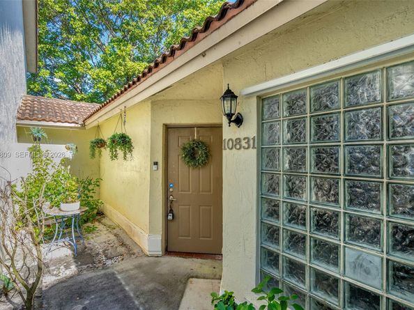 10831 NW 3rd Ct, Pembroke Pines FL 33026