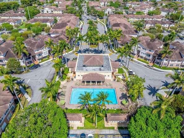 9000 W Flagler St 7, Miami FL 33174