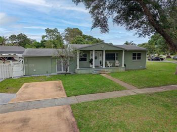 899 E Country Club Cir