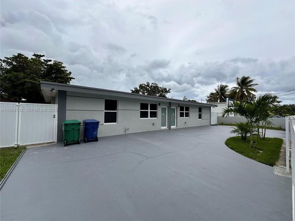 2433 NW 97th St, Miami FL 33147