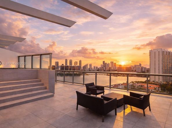 3250 NE 188th St UPH02 + ROOFTOP W/ POOL, Aventura FL 33180