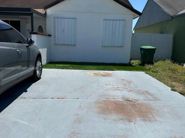 3242 NW 203rd St, Miami Gardens FL 33056
