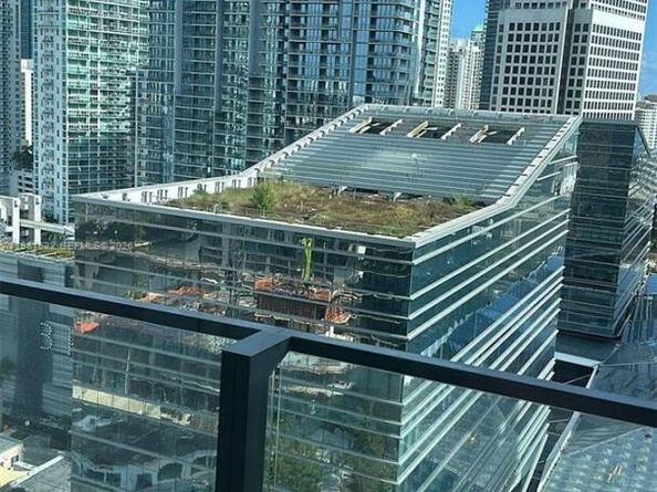 88 SW 7TH St 2005, Miami FL 33130