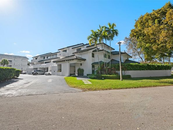 5750 Turin St 203, Coral Gables FL 33146