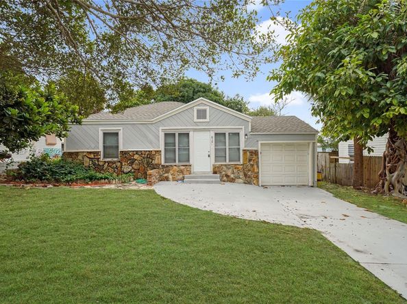 810 Ridgewood Dr, West Palm Beach FL 33405