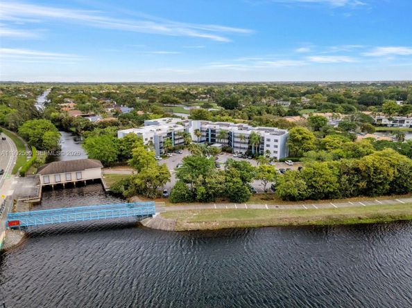 1021 Mockingbird Ln 302, Plantation FL 33324