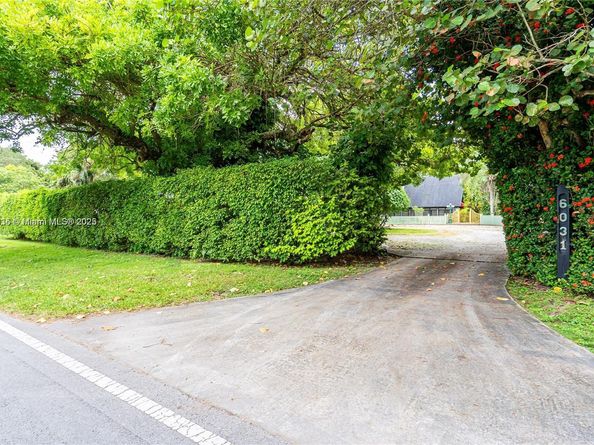 6031 SW 82nd Ave, Miami FL 33143