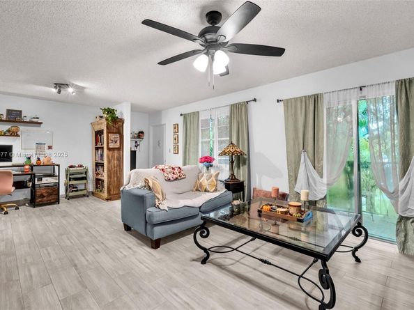 2324 Van Buren St 204, Hollywood FL 33020