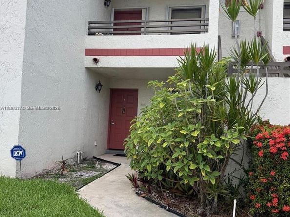 1226 N Hiatus Rd 1226, Pembroke Pines FL 33026