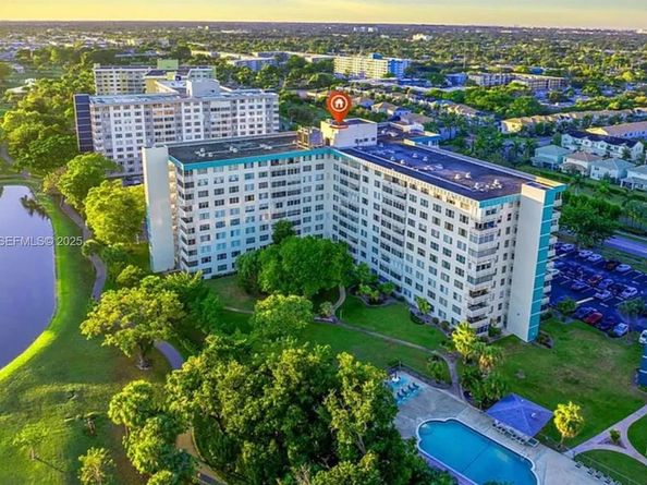 4330 Hillcrest Dr 405, Hollywood FL 33021