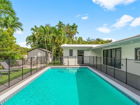 965 NE 171st St, Miami FL 33162