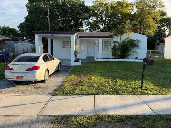 2810 Mayo St, Hollywood FL 33020