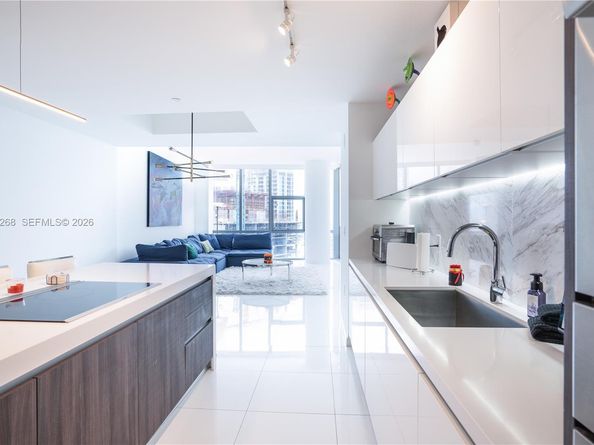 851 NE 1st Ave 2101, Miami FL 33132