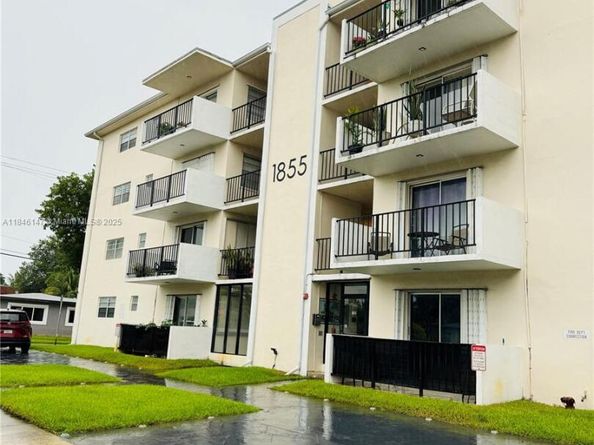 1855 Plunkett St 310, Hollywood FL 33020