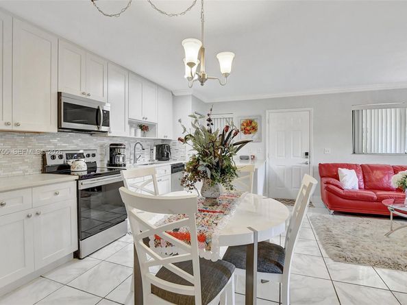 588 Trace Cir 211, Deerfield Beach FL 33441