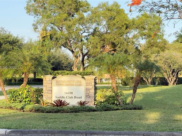 410 Lakeview Dr 103, Weston FL 33326